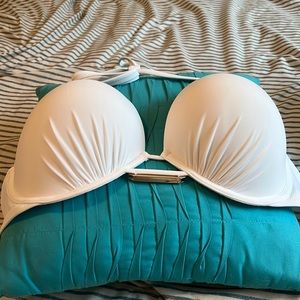 Victoria’s Secret bathing suit top 36DD brand new *never worn*